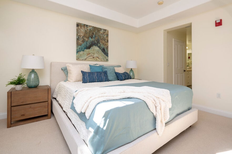 Building Photo - 12975 Agustin Pl