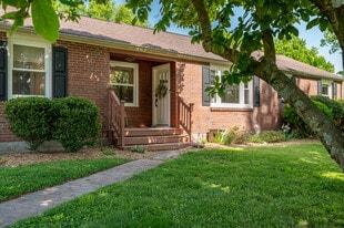 Building Photo - 582 Whispering Hills Dr