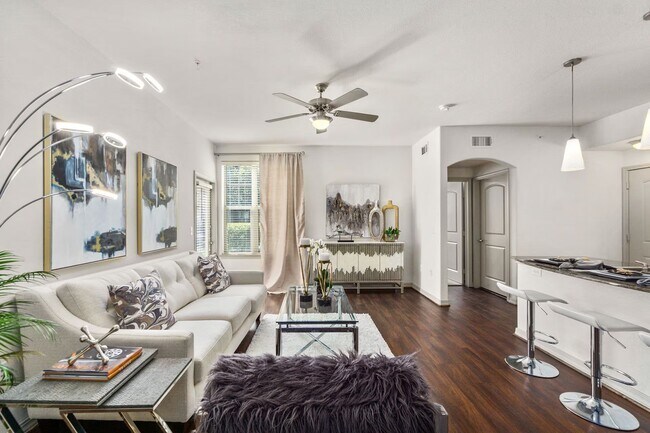 Building Photo - Exclusive Offer: Free Rent, No Fees, $200 Gift Card!