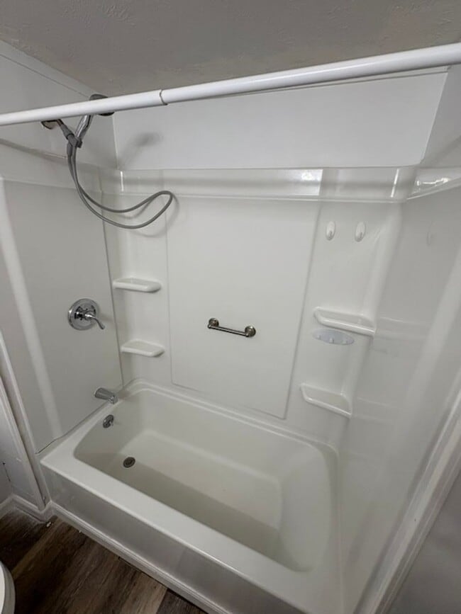 Building Photo - 420 W Old Andrew Johnson Hwy