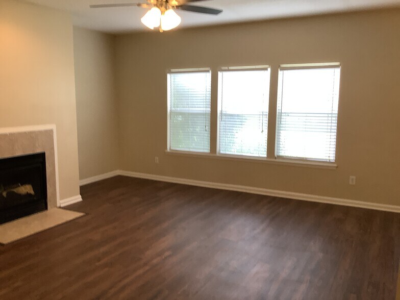 Building Photo - 729 Porto Cristo Ave