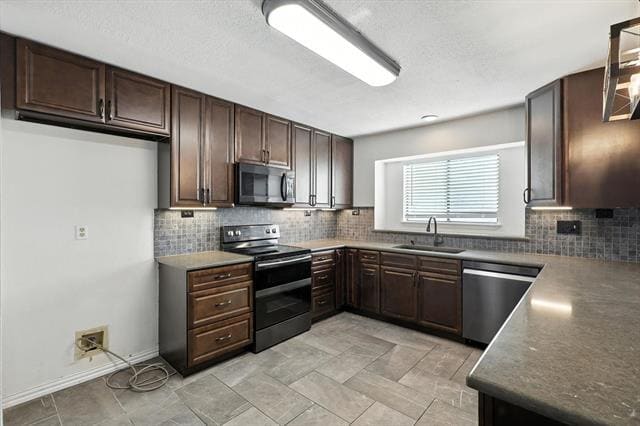 Building Photo - 990 Acorn Dr