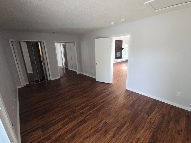 Building Photo - 5360 Chatham Hall Dr