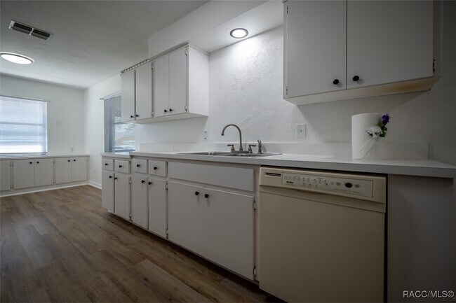 Building Photo - 68 W Sugarberry Ln