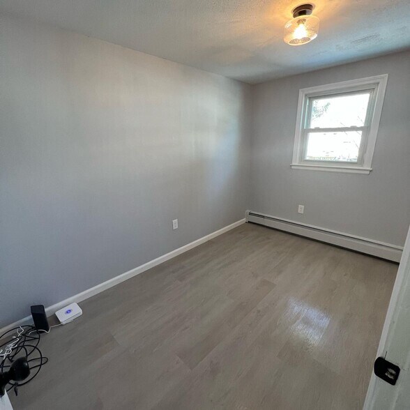 Building Photo - 31 Forest Ln