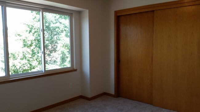 Building Photo - Condo for Rent