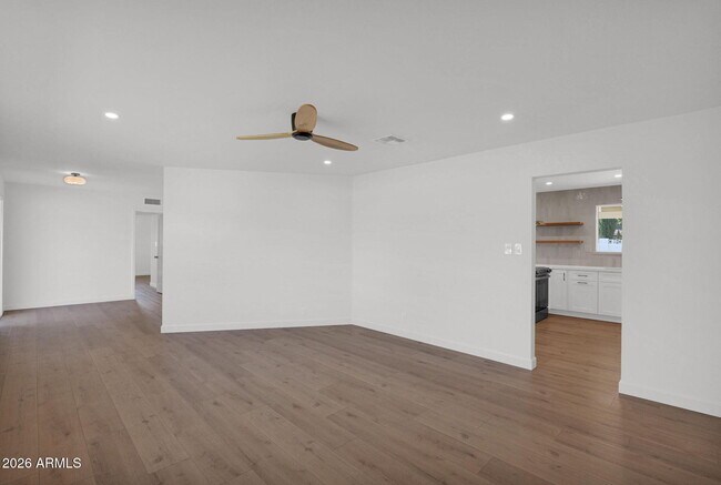 Building Photo - 501 W Seldon Ln