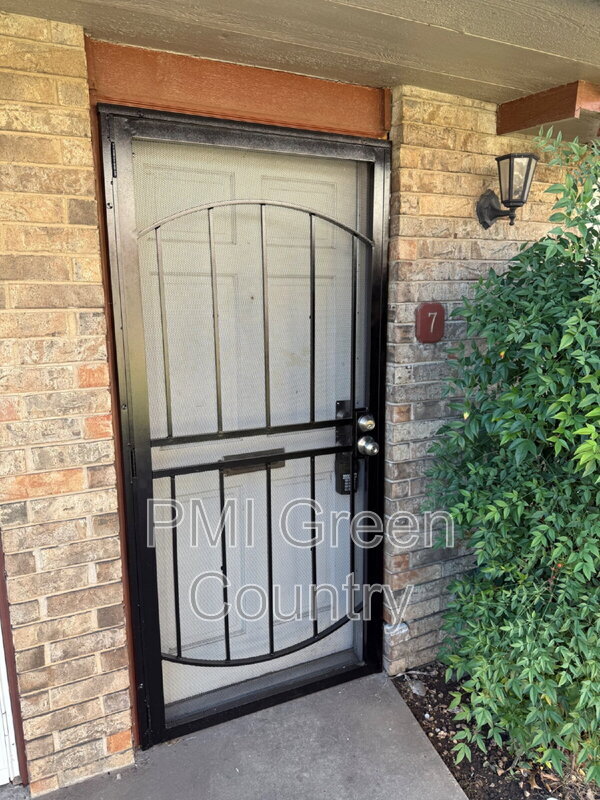 Building Photo - 4704 S Darlington Ave