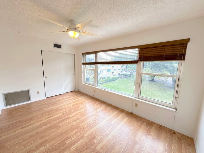 Building Photo - 2383 Netherlands Dr