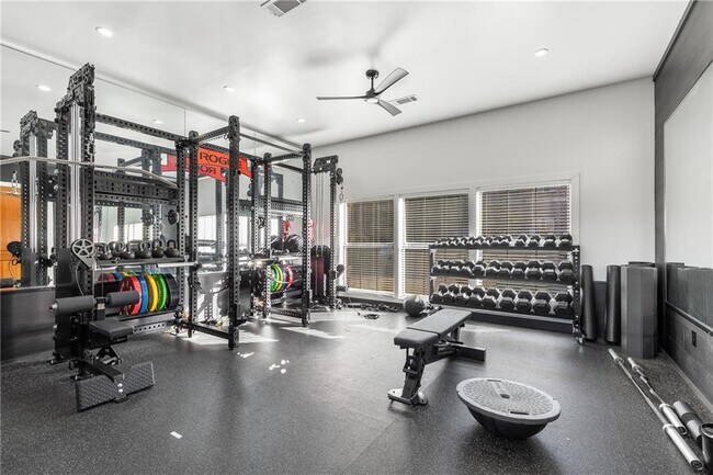 Building Photo - 791 Wylie St SE