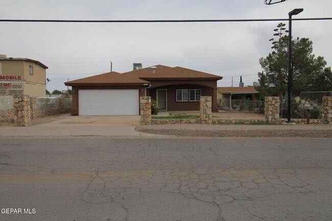 Building Photo - 456 Passmore Rd