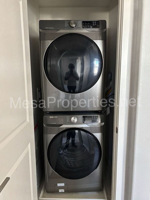 Building Photo - 9352 Solaire Pl