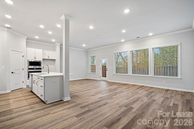 Building Photo - 8054 Houser St