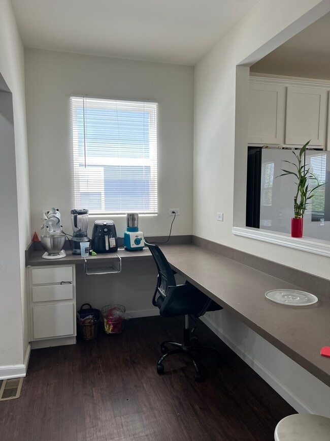 Building Photo - 3607 Ambrosia Dr