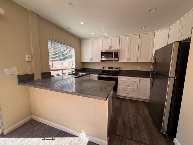 Building Photo - Spacious 4-Bedroom 2.5-Bathroom Townhome i...