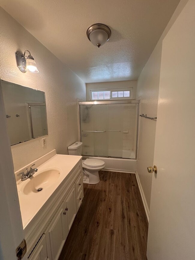 Building Photo - 913 Banyan Dr
