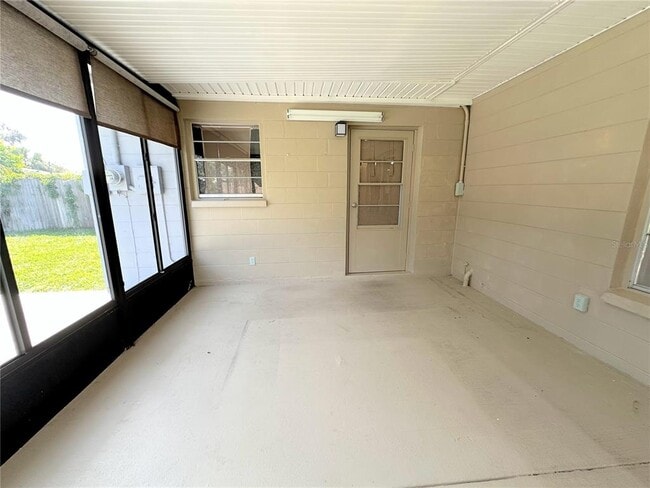 Building Photo - 1738 Tyrone Blvd N