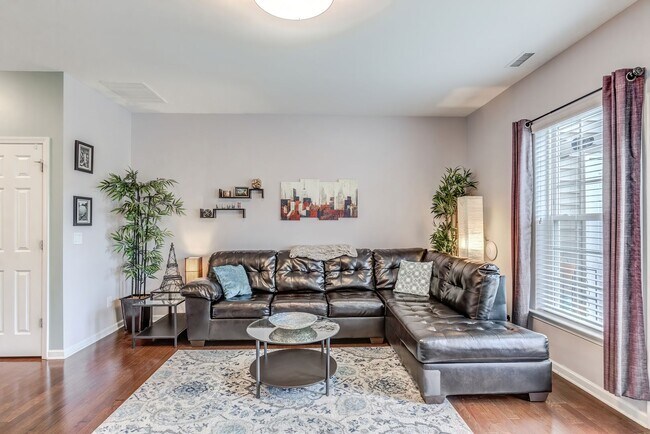 Building Photo - Luxury Townhome for rent!