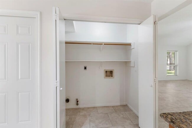 Building Photo - 18 W Stony Bridge Ct