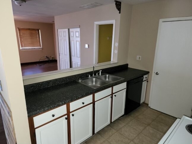 Building Photo - 624 Palisades Dr