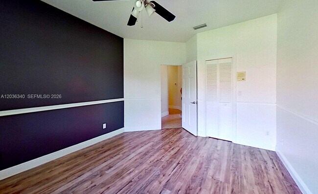 Building Photo - 405 Sabal Way