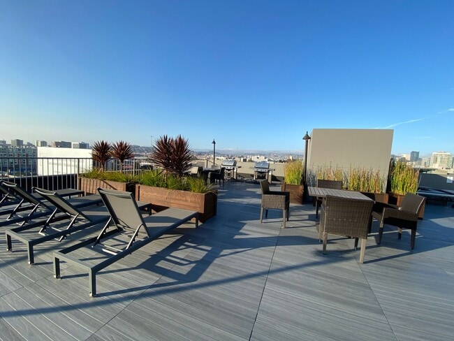 Interior Photo - 750 Harrison St