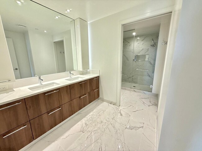 Building Photo - 1650 Silver Hill Dr