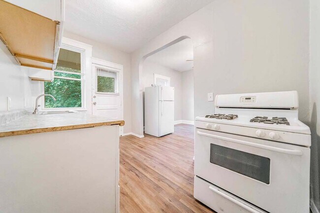 Building Photo - Beautifully Renovated Home in Prime Location