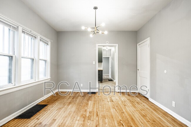 Building Photo - 1046 E Bradbury Ave