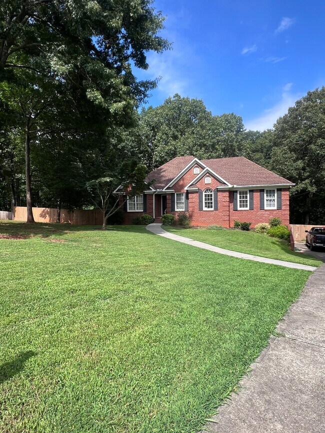 Building Photo - 212 Red Fern Ct