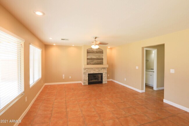 Building Photo - 7456 W Aurora Dr