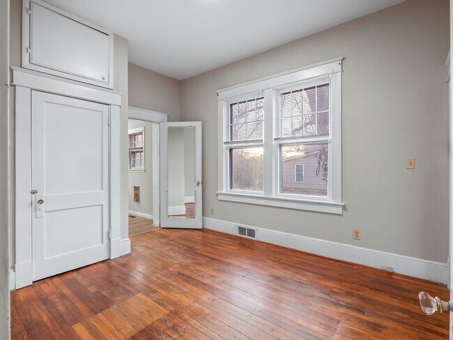 Building Photo - 115 Diamond Ave