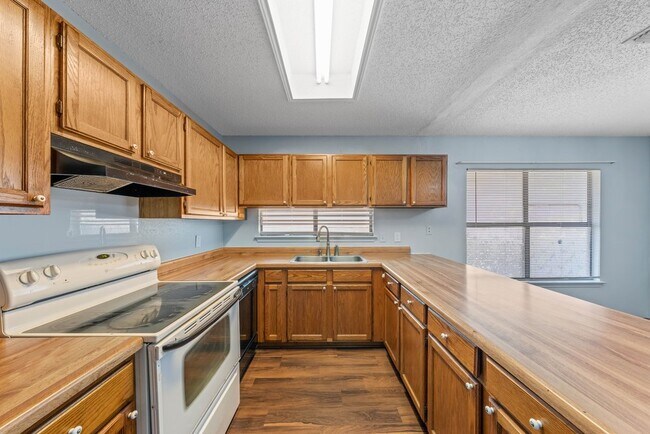 Building Photo - 7919 Wayside Trail