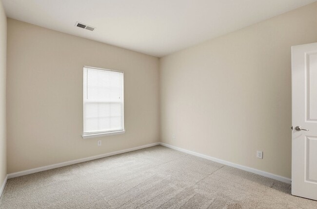 Building Photo - Move-In Ready Gem Near UNCC with Fresh Updates