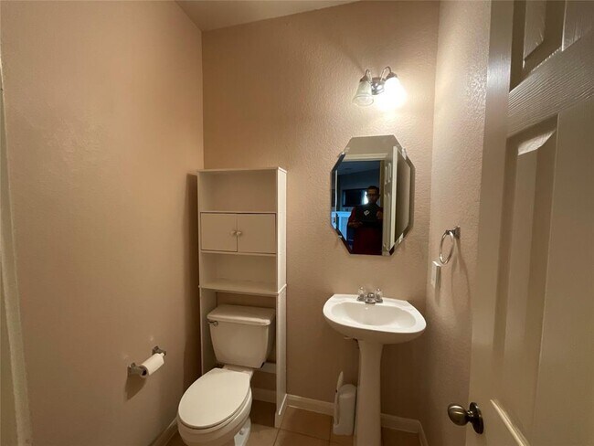 Building Photo - 4427 Meadowside Ln