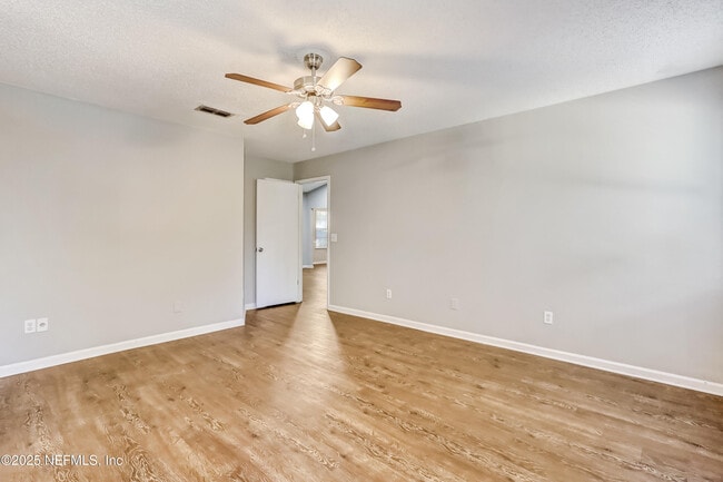 Building Photo - 10460 Roxbury Ln