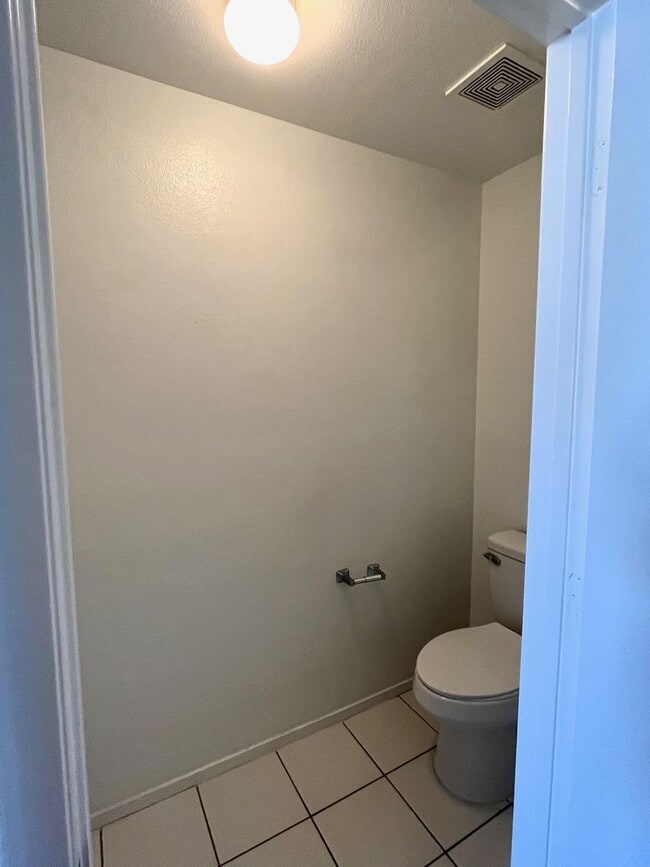 Building Photo - 3 Bedroom Condo located off of Warm Springs and South Durango!!! Southwest Location!