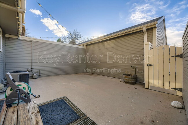 Building Photo - 6930 E Briarwood Dr