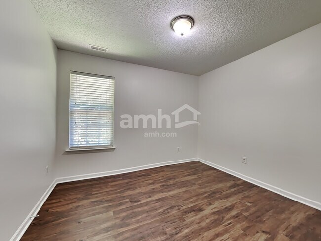 Building Photo - 6308 Dumont Ln