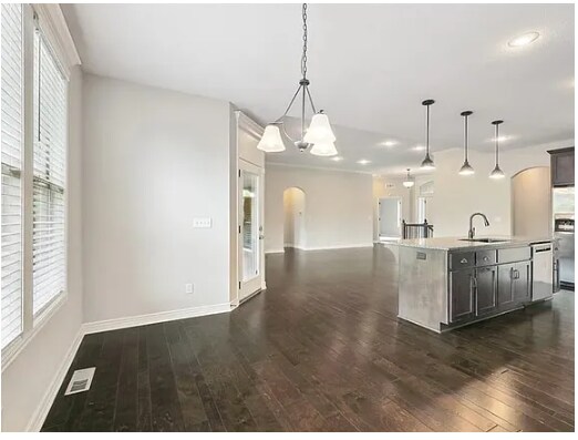 Building Photo - 1301 NE Country Ln