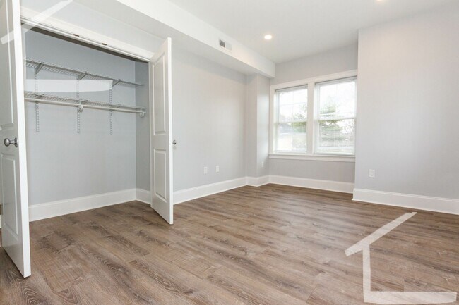 Building Photo - 108 Kenrick St