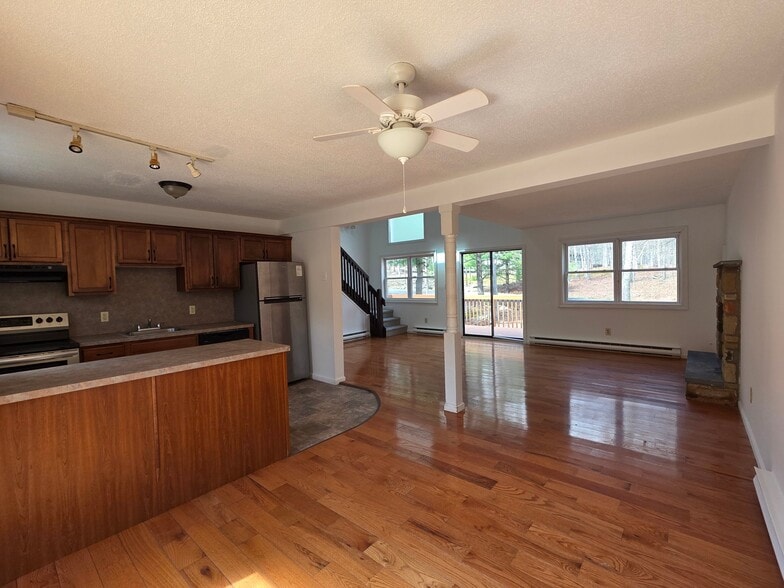 Building Photo - 362 Somerset Dr