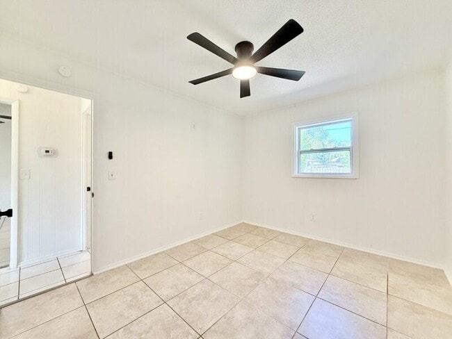 Building Photo - 603 64th Ave W