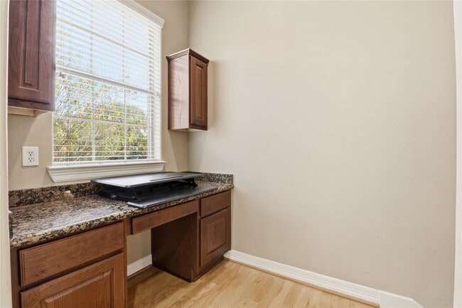 Building Photo - 7932 Stoneyway Dr