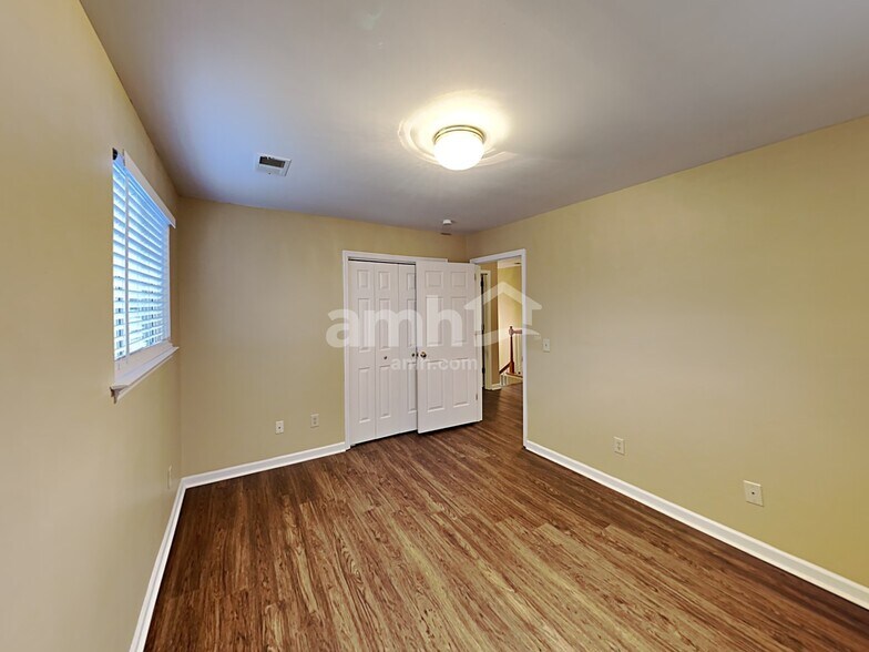 Building Photo - 1432 Brighton Cir