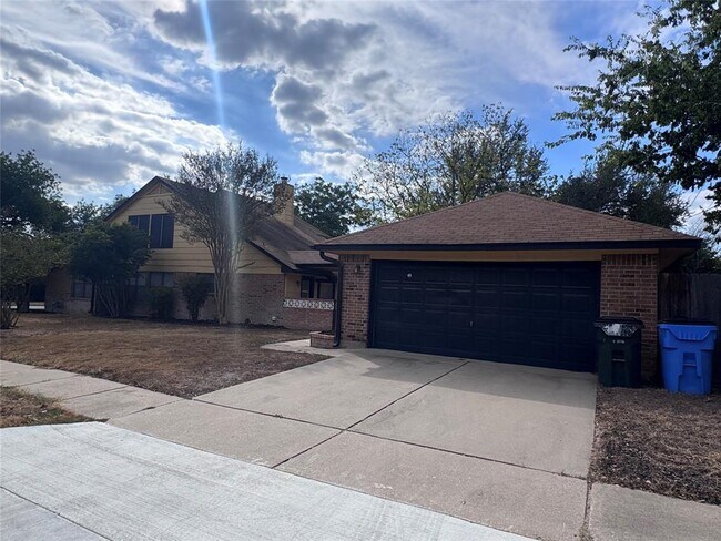 Building Photo - 306 Applewood Dr