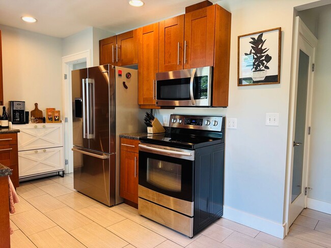 Building Photo - East Grand Rapids Gem: 4-Bedroom, 2-Bath U...