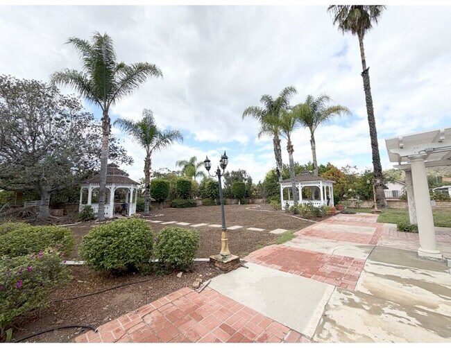 Building Photo - 19852 E Round Hill Ln