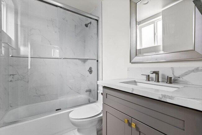 Building Photo - A beautifully designed and renovated 4 bed / 4 1/2 bath townhome located in the desirable Sawtell...