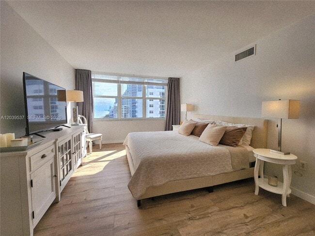 Building Photo - 2751 S Ocean Dr